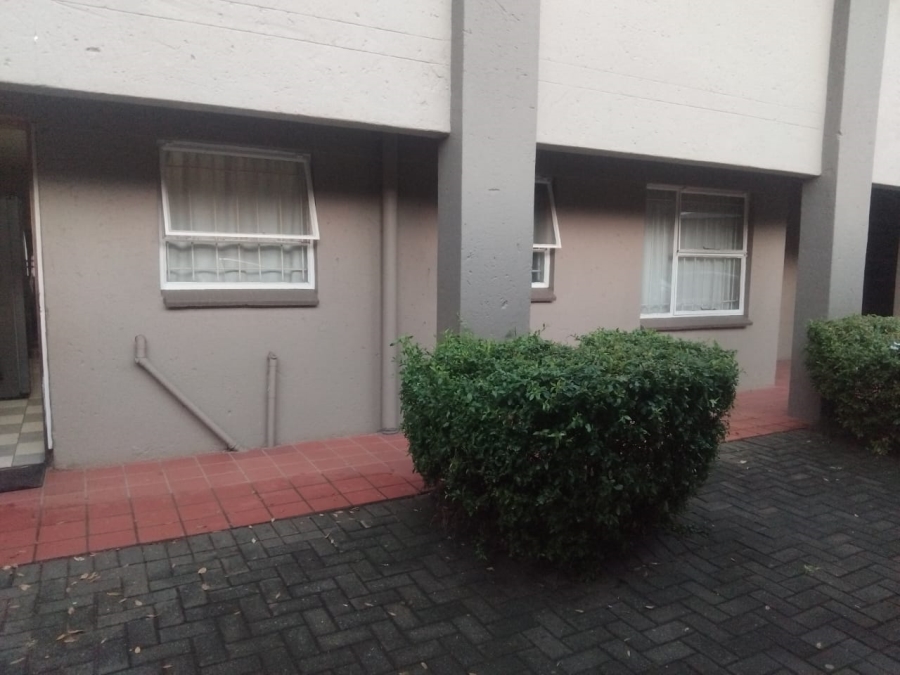 2 Bedroom Property for Sale in Geelhoutpark North West